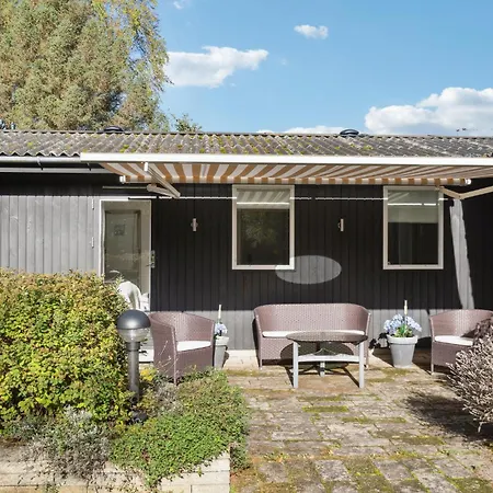 5 Bedroom Beautiful In Prázdninový dům *