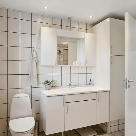 5 Bedroom Beautiful In Hébergement de vacances Eskebjerg