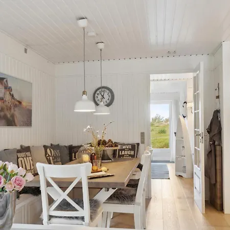 5 Bedroom Beautiful In