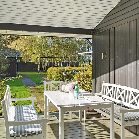 Hébergement de vacances 5 Bedroom Beautiful In Eskebjerg
