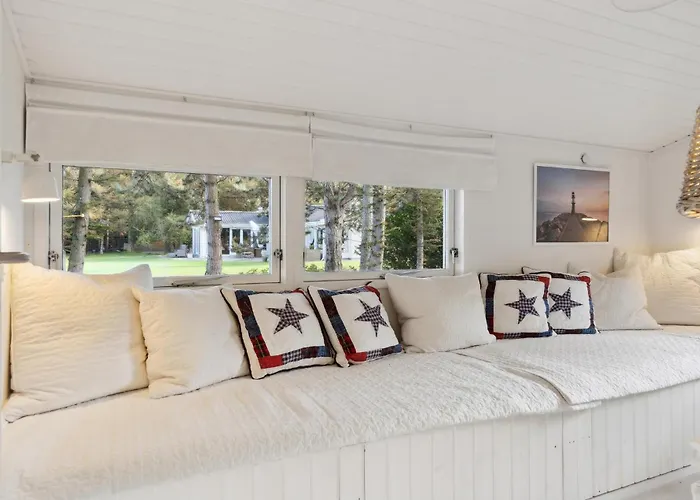 5 Bedroom Beautiful In Semesterbostad *