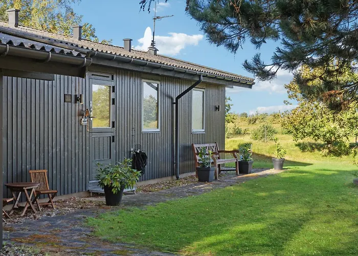 Semesterbostad 5 Bedroom Beautiful In Eskebjerg